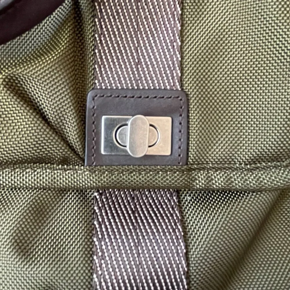 Tumi Alpha Bravo Pinckey Flap Brief    New without Tag